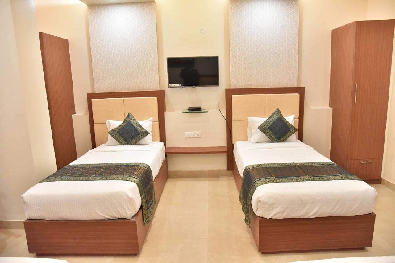 Hotel Rk Grand Варанаси Экстерьер фото