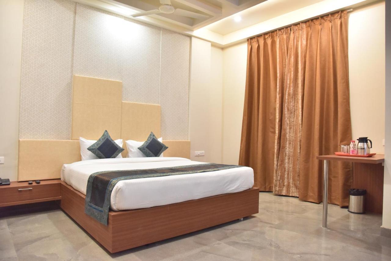 Hotel Rk Grand Варанаси Экстерьер фото